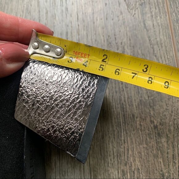 Bleeker and Bond Yasmine Black Suede Pumps Metallic Block Heel Size 6 - Picture 8 of 9